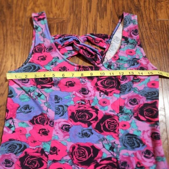 Cross back rose tank - Picture 3 of 4